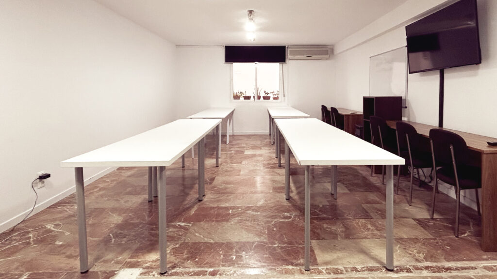 Sala de formación en Badajoz, alquiler aulas en Badajoz, local para talleres, cursos, clases