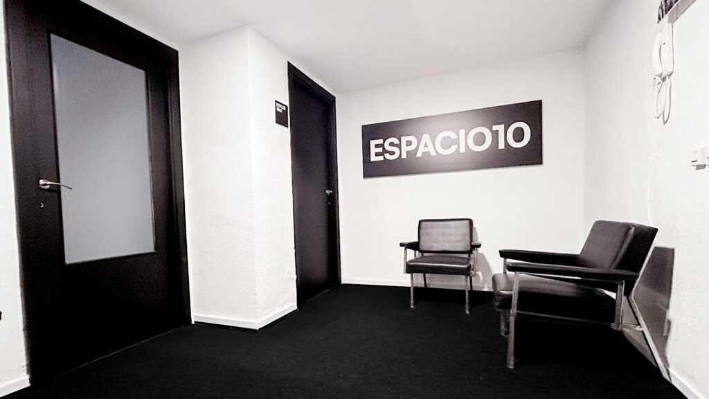 espacio10, centro de negocios en Badajoz, alquiler local por horas, alquiler local por dias, aulas de formacion, despachos profesionales, talleres y cursos, clases